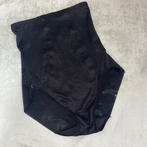 Ruby ribbon shapewear shorties XXL